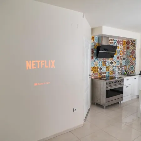 Sea Grape Wine Flat In Old Center * Varna